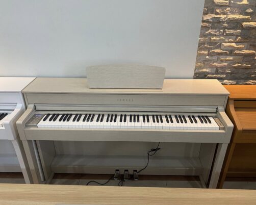 YAMAHA CLP 535